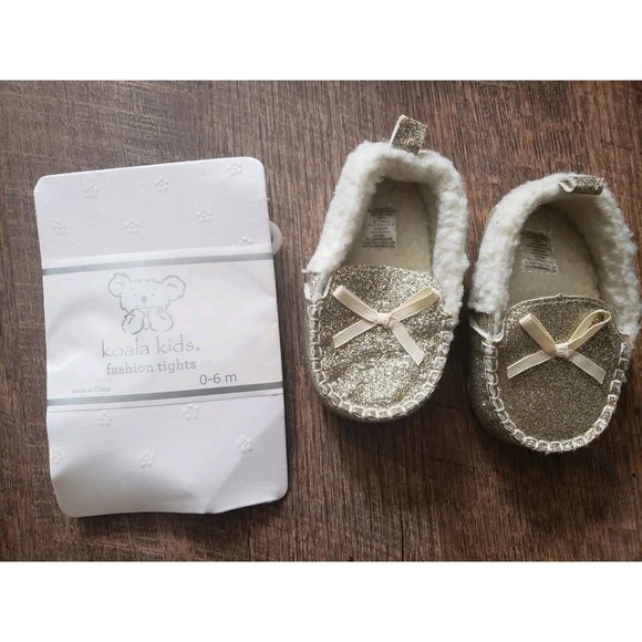 Baby Christmas Lot - 6 & 9 Month Bodysuit, Slippers Tights & Hat - Picture 5 of 6